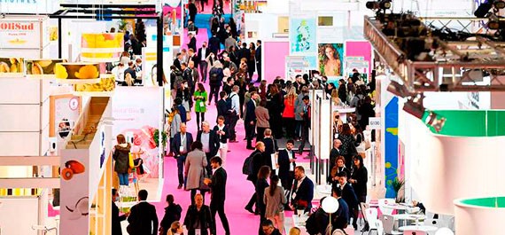 Furniture rental company for events Barcelona: present at In-Cosmetics Global